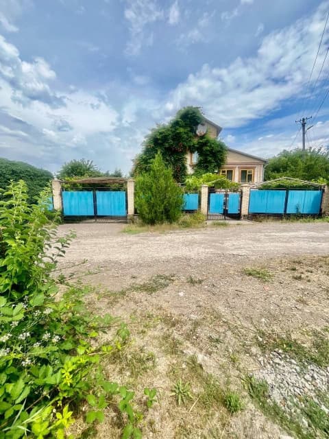 Продается дом с усадьбой.