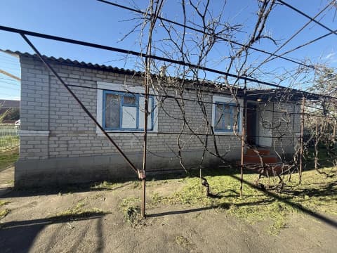 Уютный дом в пригороде Мариуполя , в посёлке Сартана .