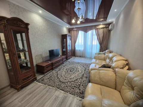 2-комн. квартира в сталинском доме в Мариуполе